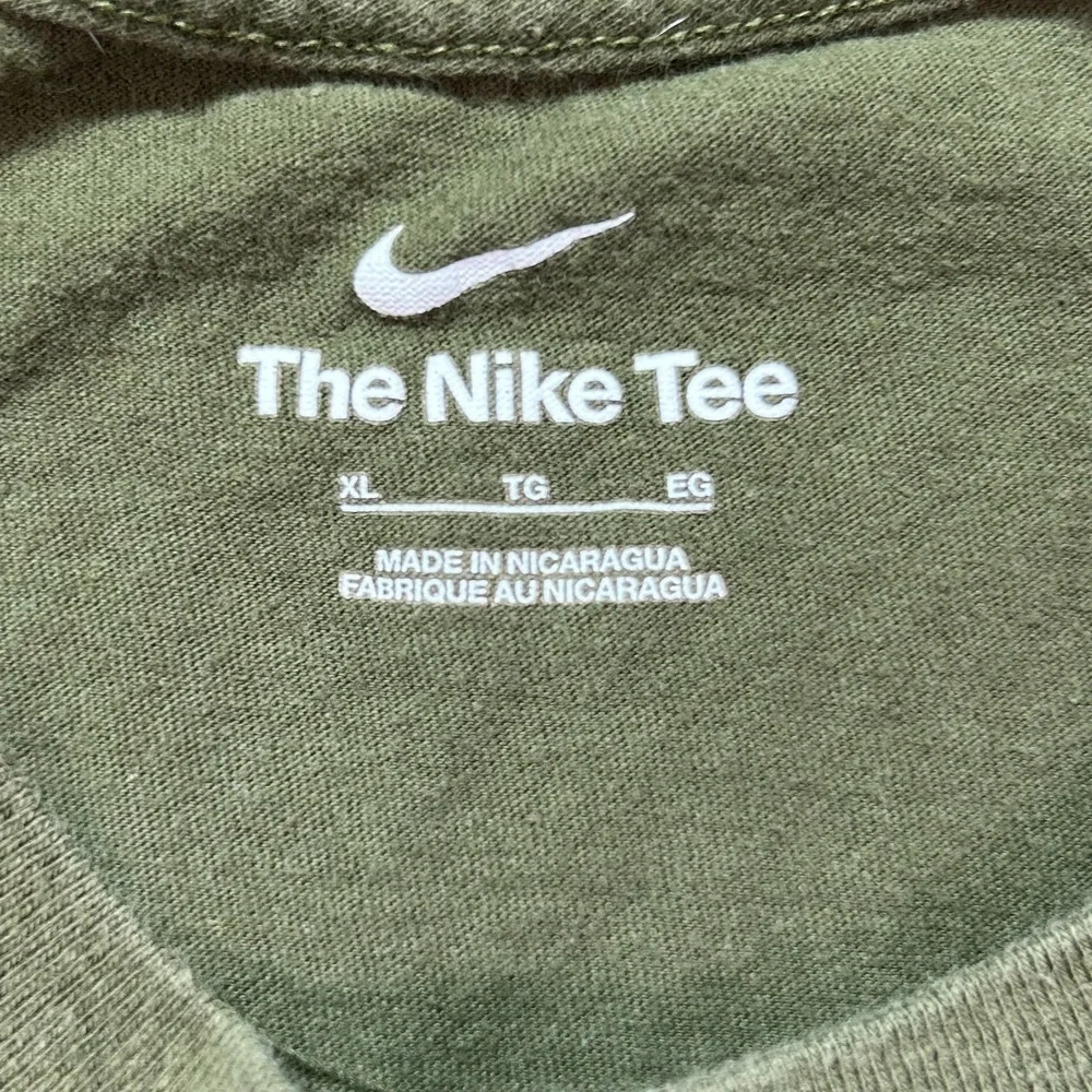 Nike Sportswear T Shirt Men XL Olive Green Comfortable Performance Standard Fit